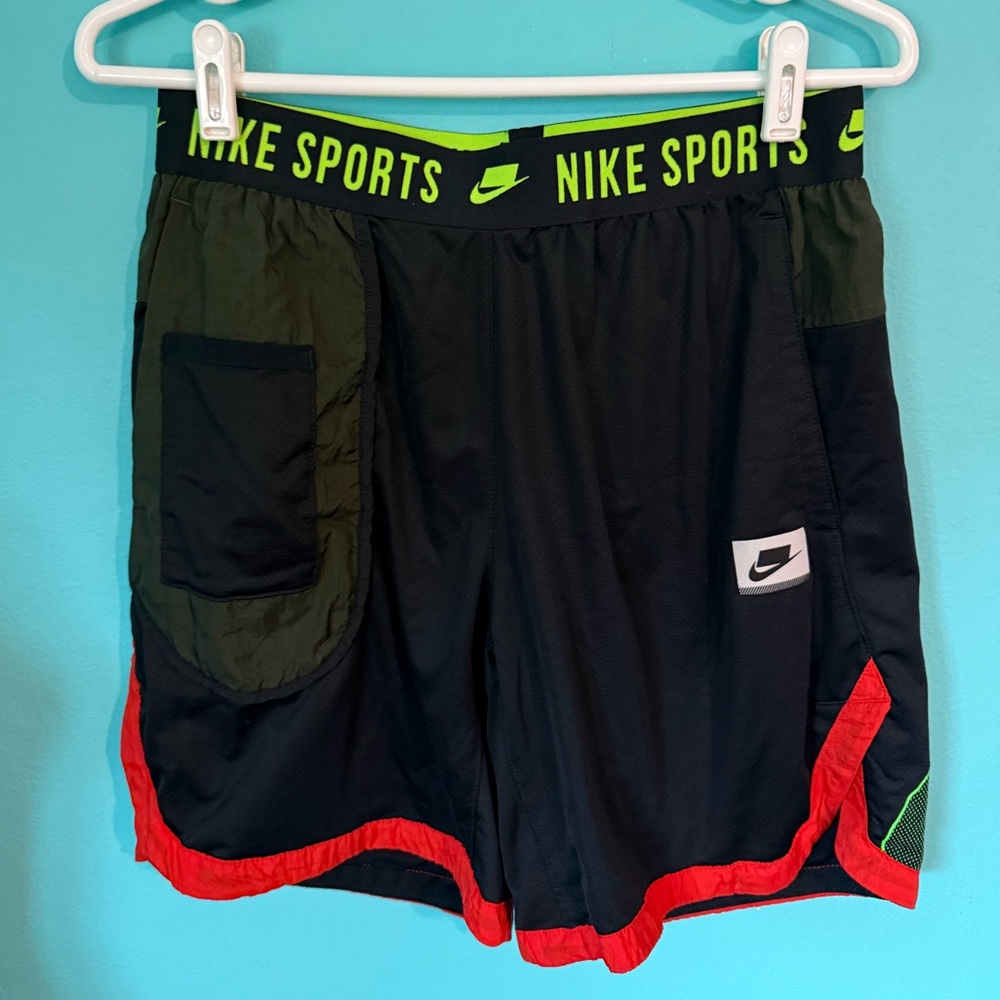 #91 EUC Men’s Nike Dri-Fit Sport Clash Shorts VOLT Size Small